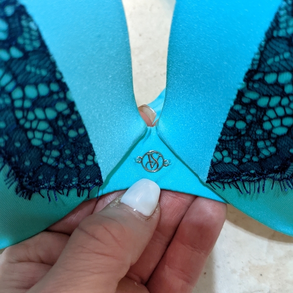 Victoria's Secret Push Up Bra! - Picture 3 of 6